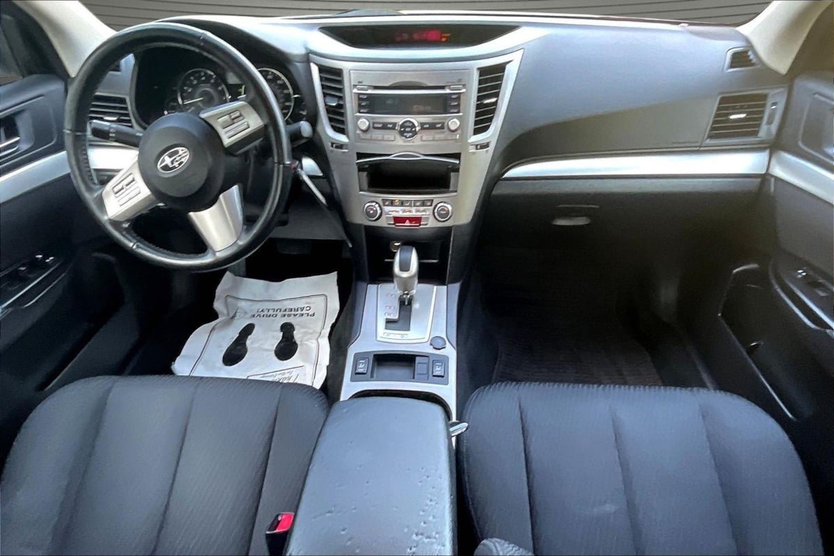 Used 2010 Subaru Legacy 2.5i Premium AWD/4WD image 7