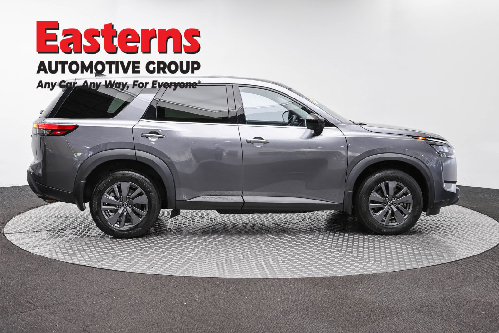 Used 2024 Nissan Pathfinder S AWD/4WD image 5