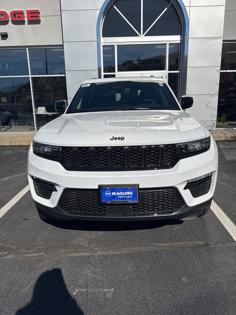 New 2025 Jeep Grand Cherokee Limited w/ Black Appearance Package image 1