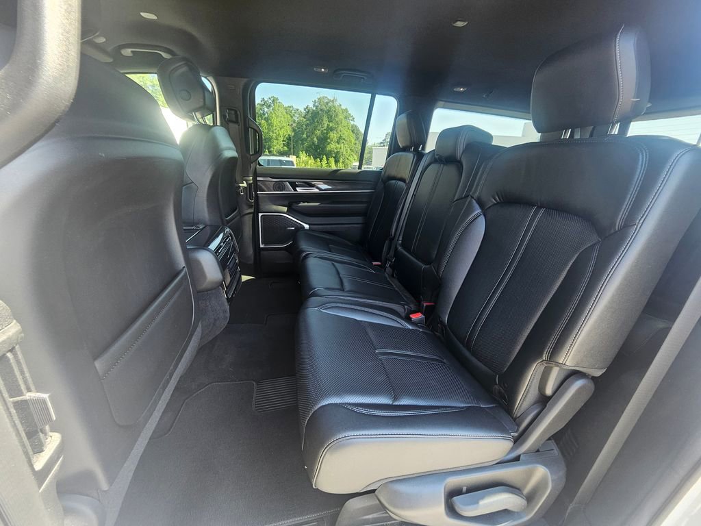Used 2023 Jeep Wagoneer 4WD image 12