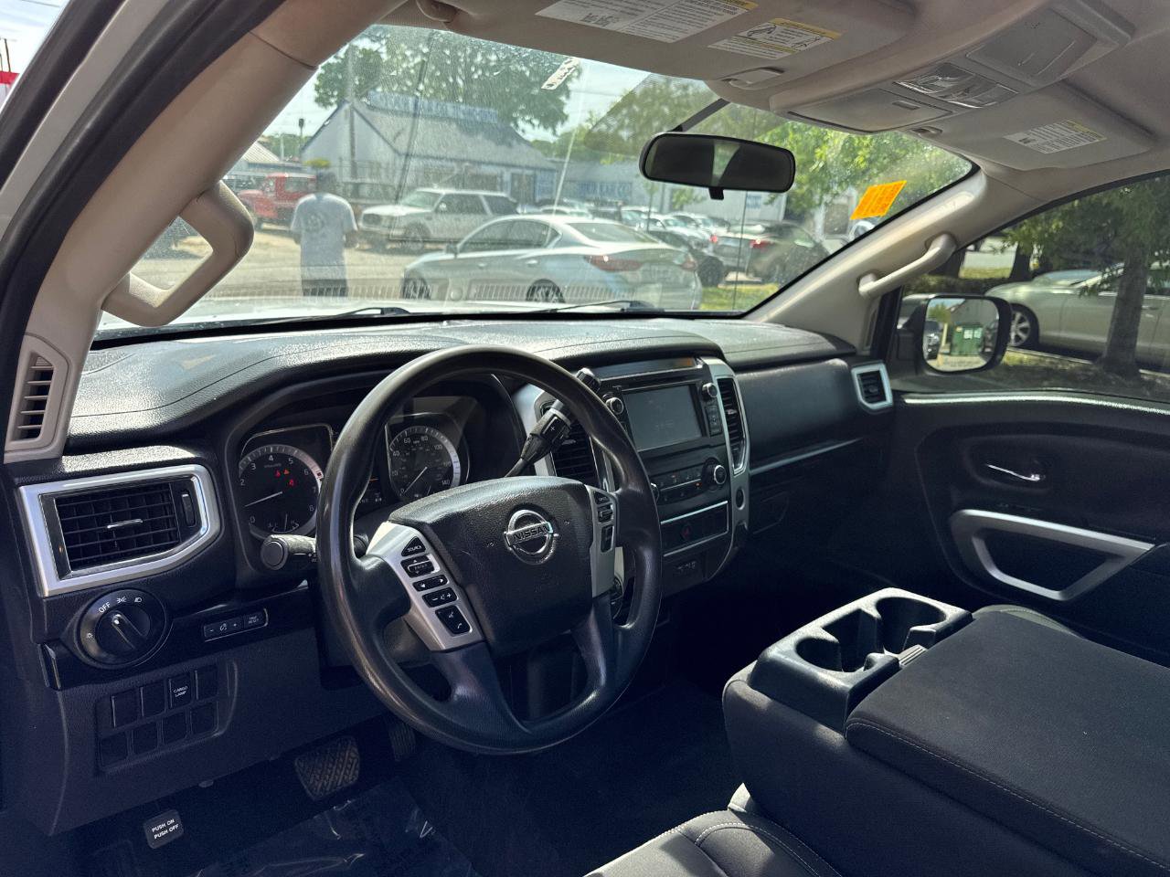 Used 2019 Nissan Titan SV AWD/4WD image 12