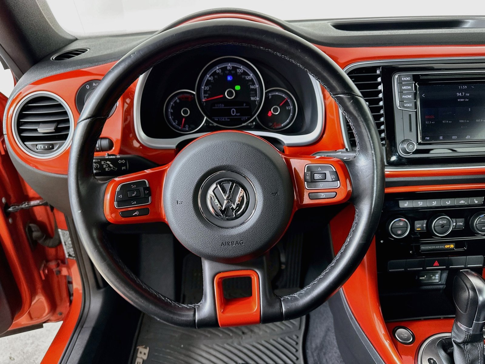 Used 2018 Volkswagen Beetle 2.0T SE FWD image 15