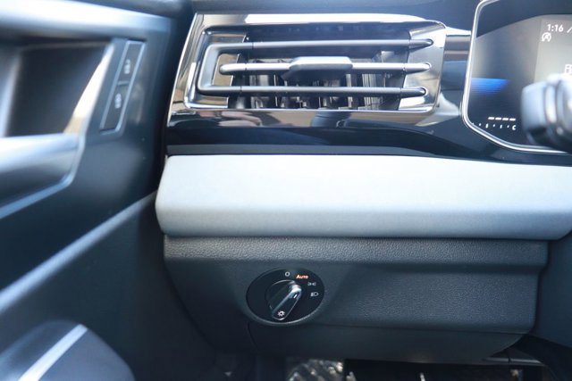 Used 2025 Volkswagen Jetta SE image 26