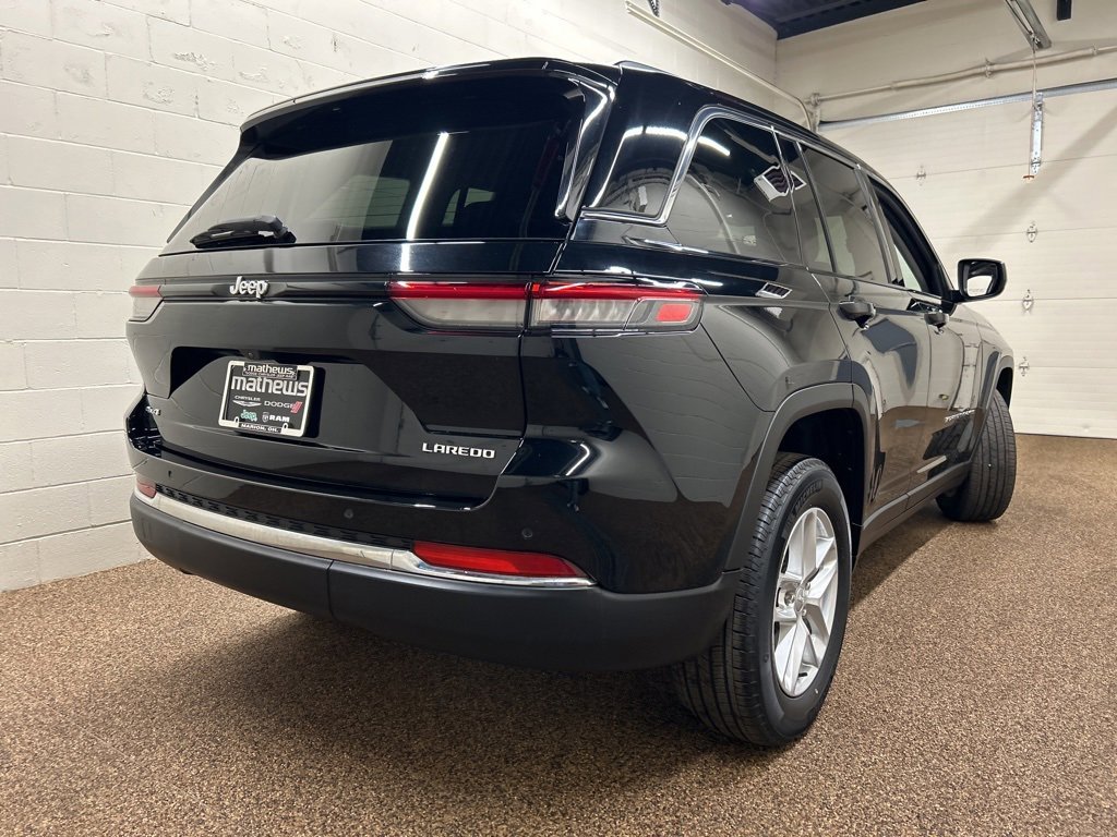 Used 2023 Jeep Grand Cherokee Laredo w/ Luxury Tech Group I image 2