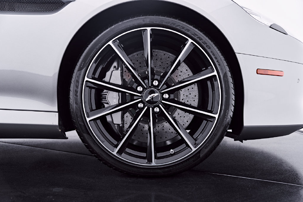 Used 2016 Aston Martin DB9 GT RWD image 44