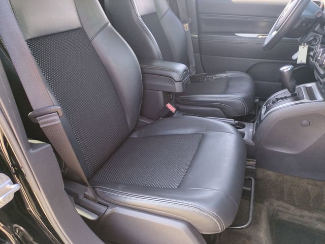 Used 2017 Jeep Compass Latitude FWD image 18