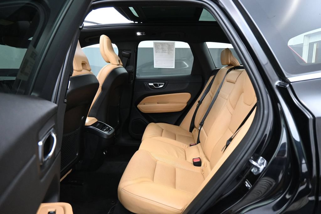 Used 2020 Volvo XC60 T6 Inscription w/ Protection Package Premier AWD/4WD image 16