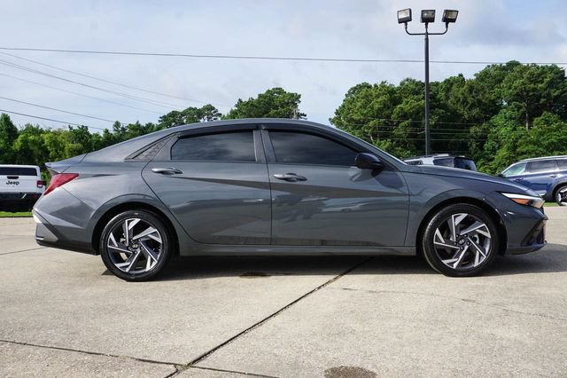 Used 2025 Hyundai Elantra SEL FWD image 3