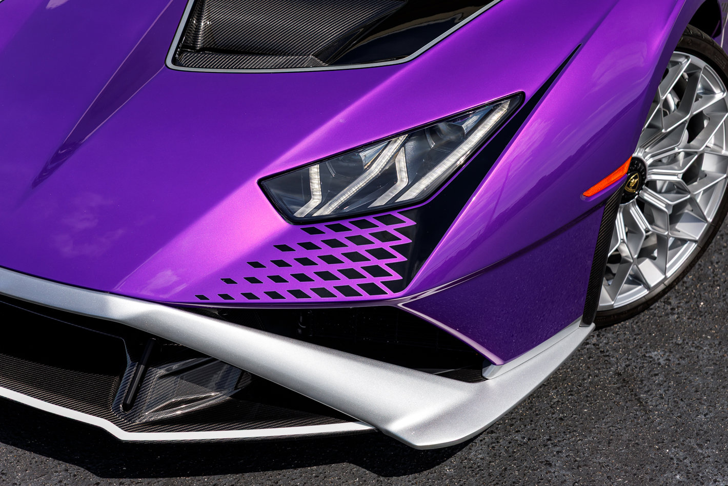 Used 2023 Lamborghini Huracan STO image 2