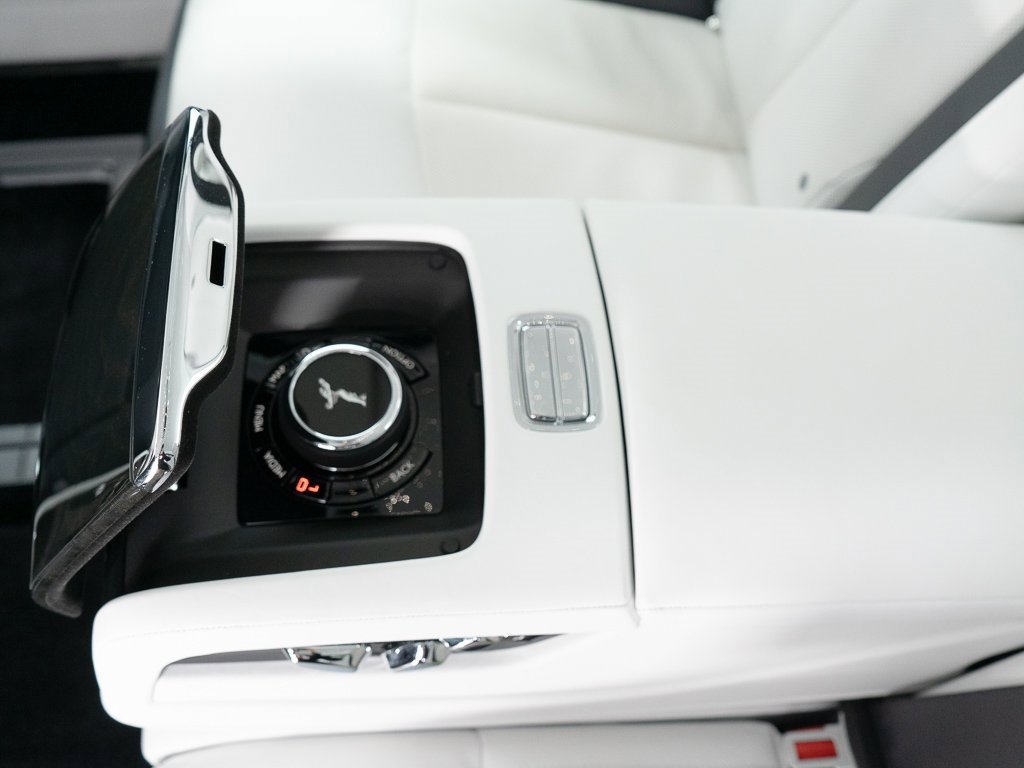 Certified 2023 Rolls-Royce Phantom Sedan image 30