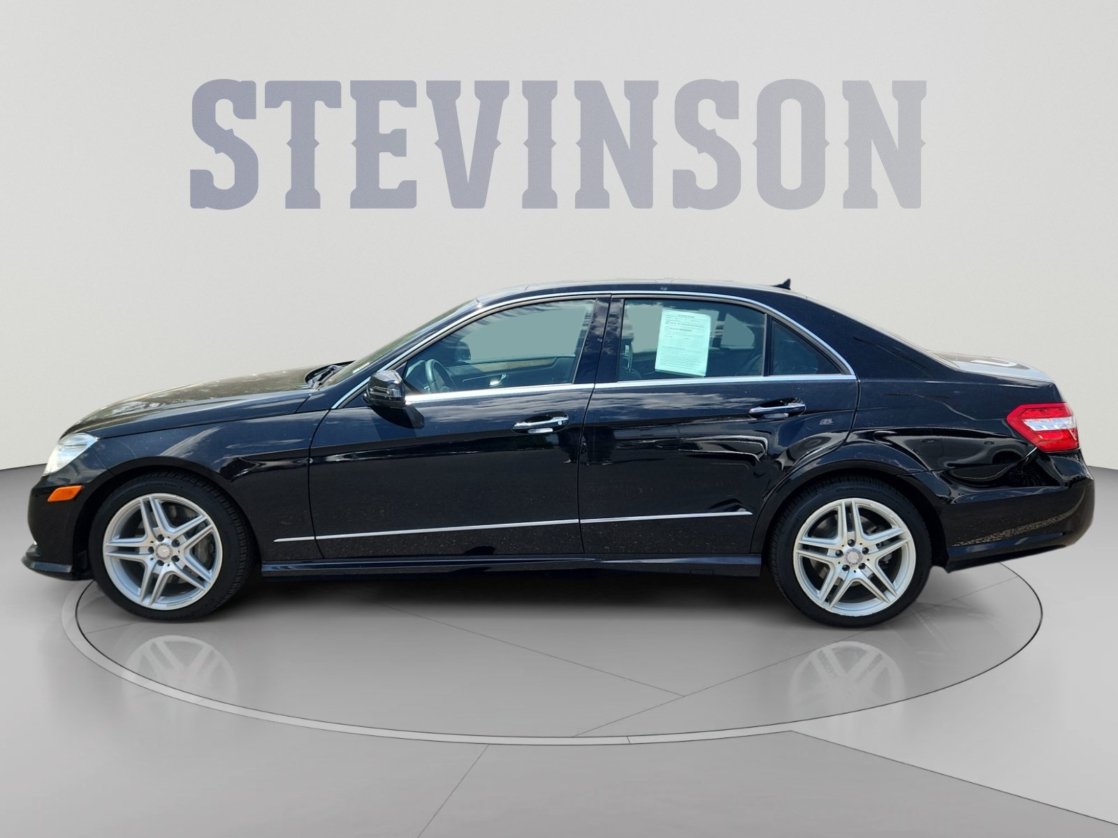 Used 2011 Mercedes-Benz E 550 4MATIC Sedan image 2