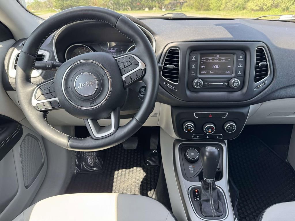 Used 2018 Jeep Compass Latitude w/ Cold Weather Group AWD/4WD image 16