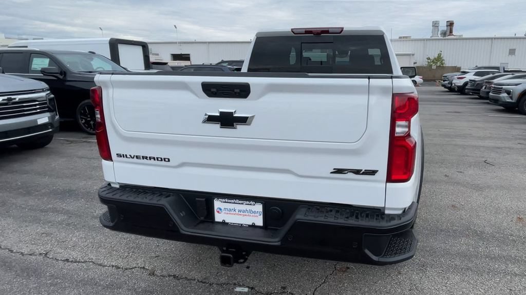 New 2026 Chevrolet Silverado 1500 ZR2 w/ LPO, Dark Essentials Package AWD/4WD image 9