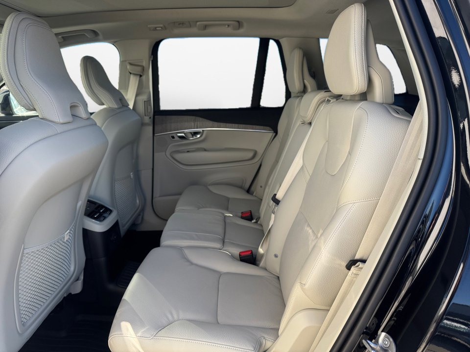 New 2025 Volvo XC90 T8 Plus w/ Protection Package Premier image 13