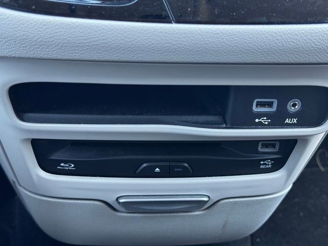 Used 2017 Chrysler Pacifica Touring-L Plus w/ Tire & Wheel Group FWD image 38