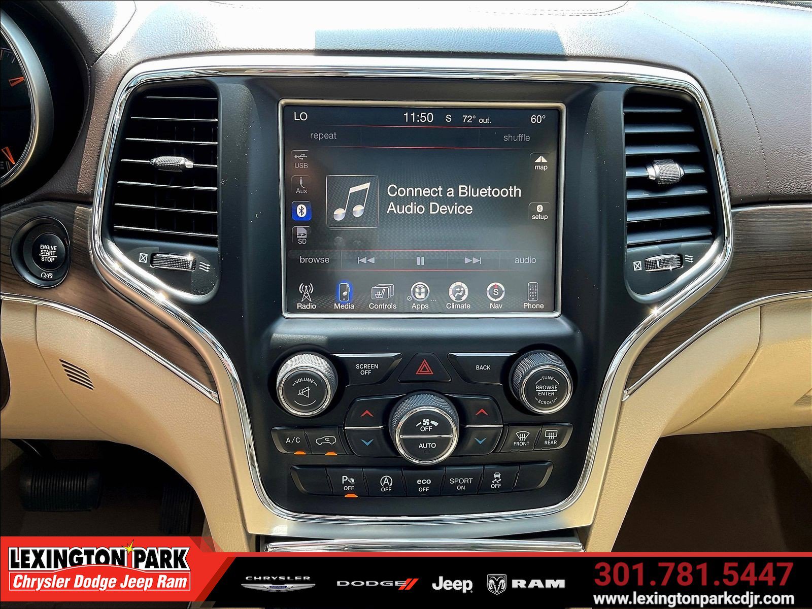 Used 2017 Jeep Grand Cherokee Overland AWD/4WD image 15