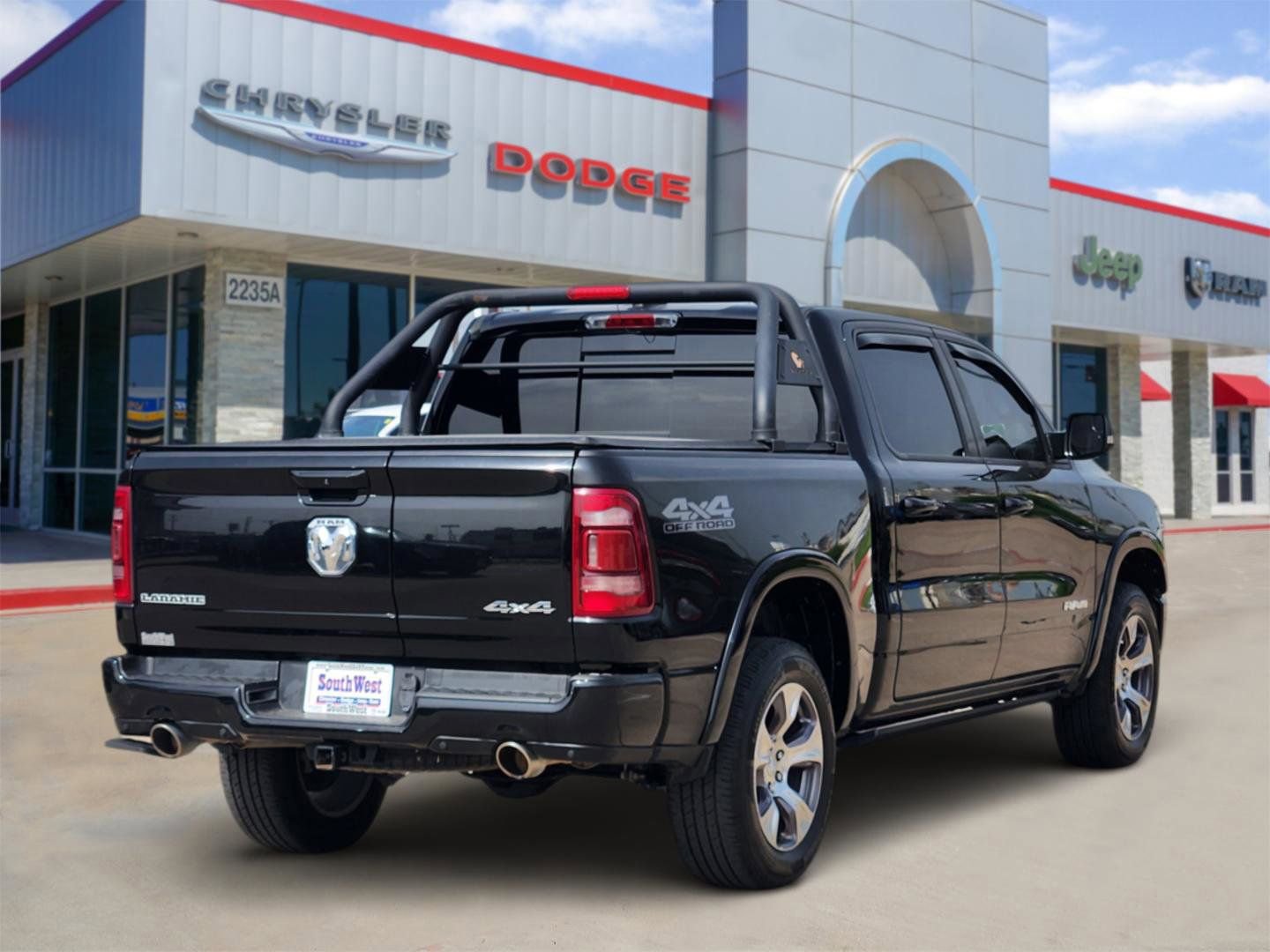 Used 2020 RAM 1500 Laramie w/ Sport Appearance Package AWD/4WD image 5