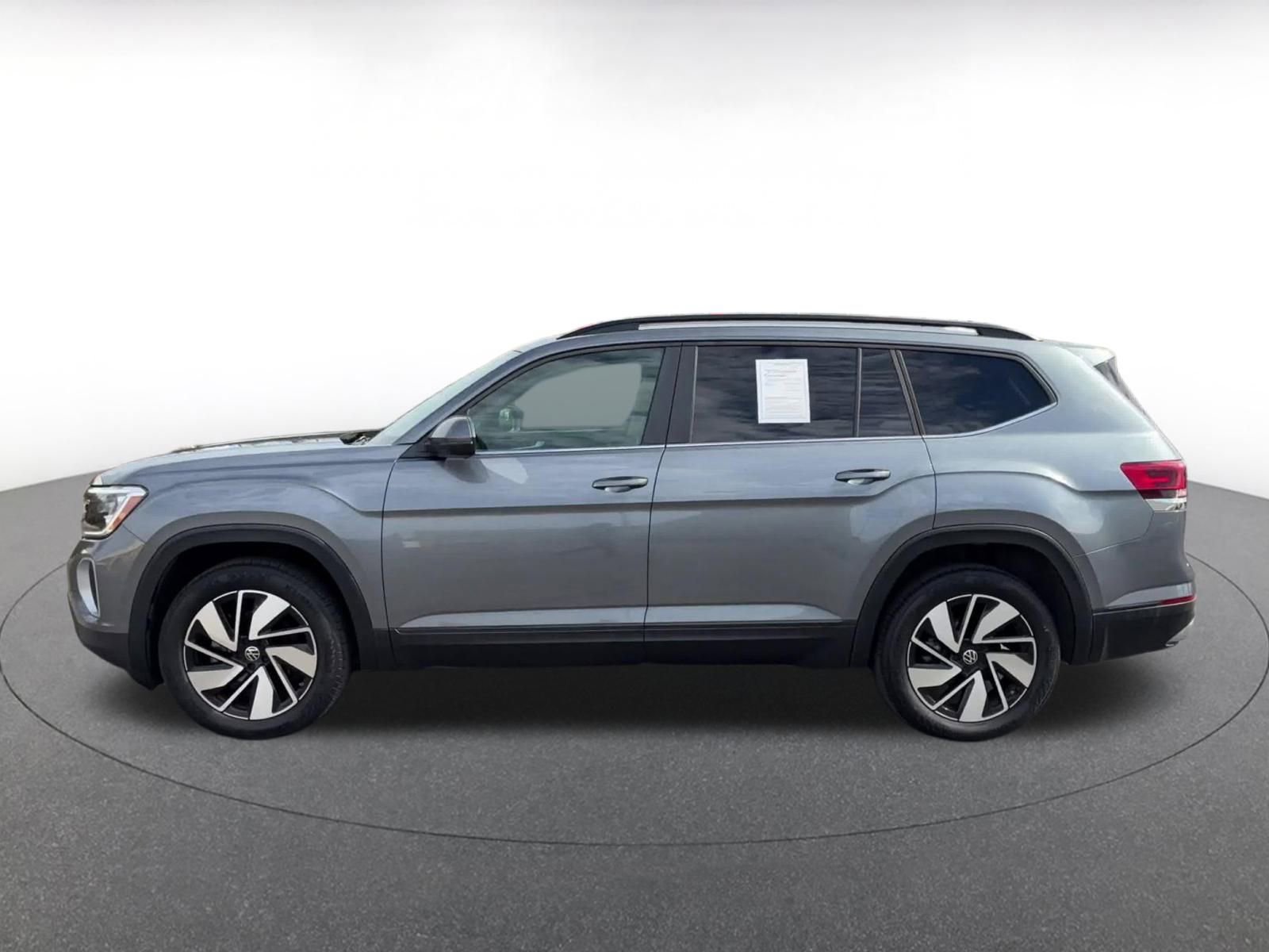 Used 2025 Volkswagen Atlas SE image 9