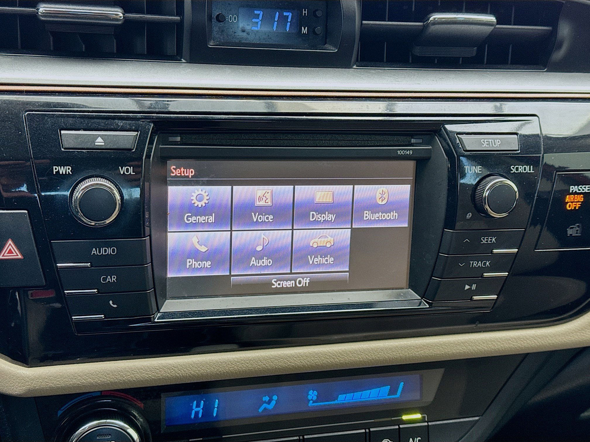 Used 2015 Toyota Corolla LE image 9