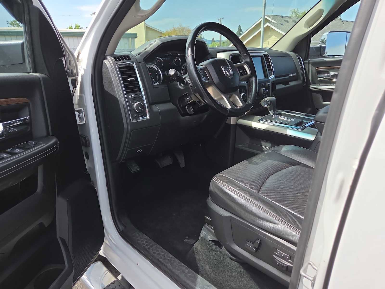 Used 2013 RAM 1500 Laramie w/ Convenience Group AWD/4WD image 10