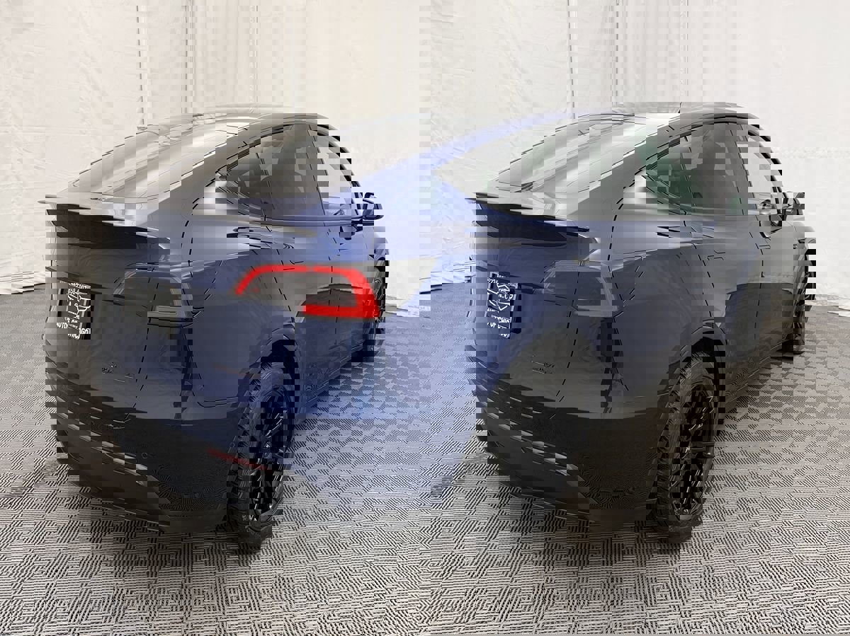 Used 2020 Tesla Model Y Long Range image 5