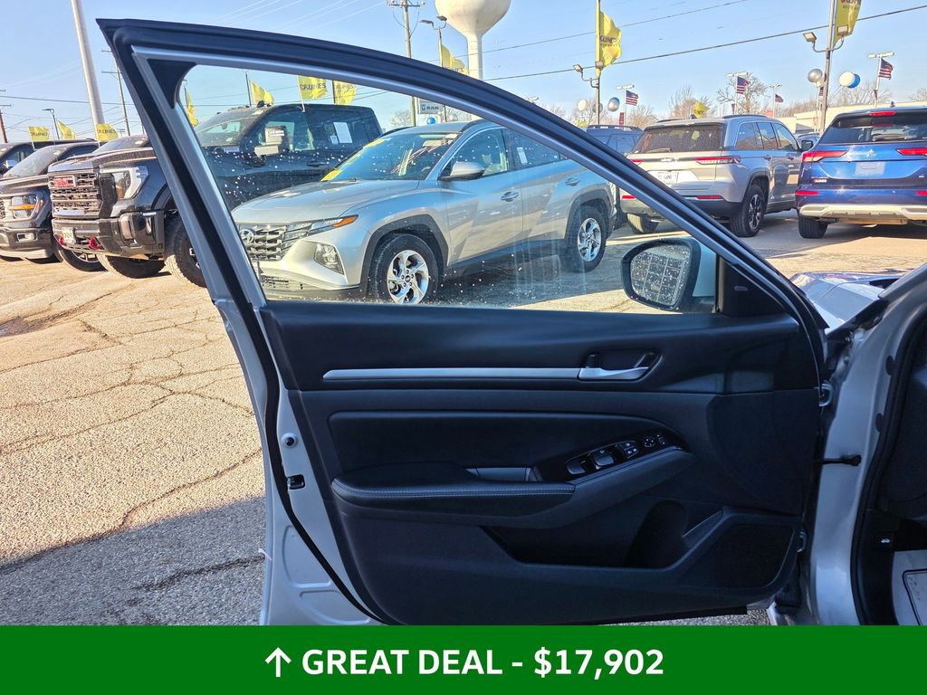 Used 2023 Nissan Altima 2.5 SV FWD image 20