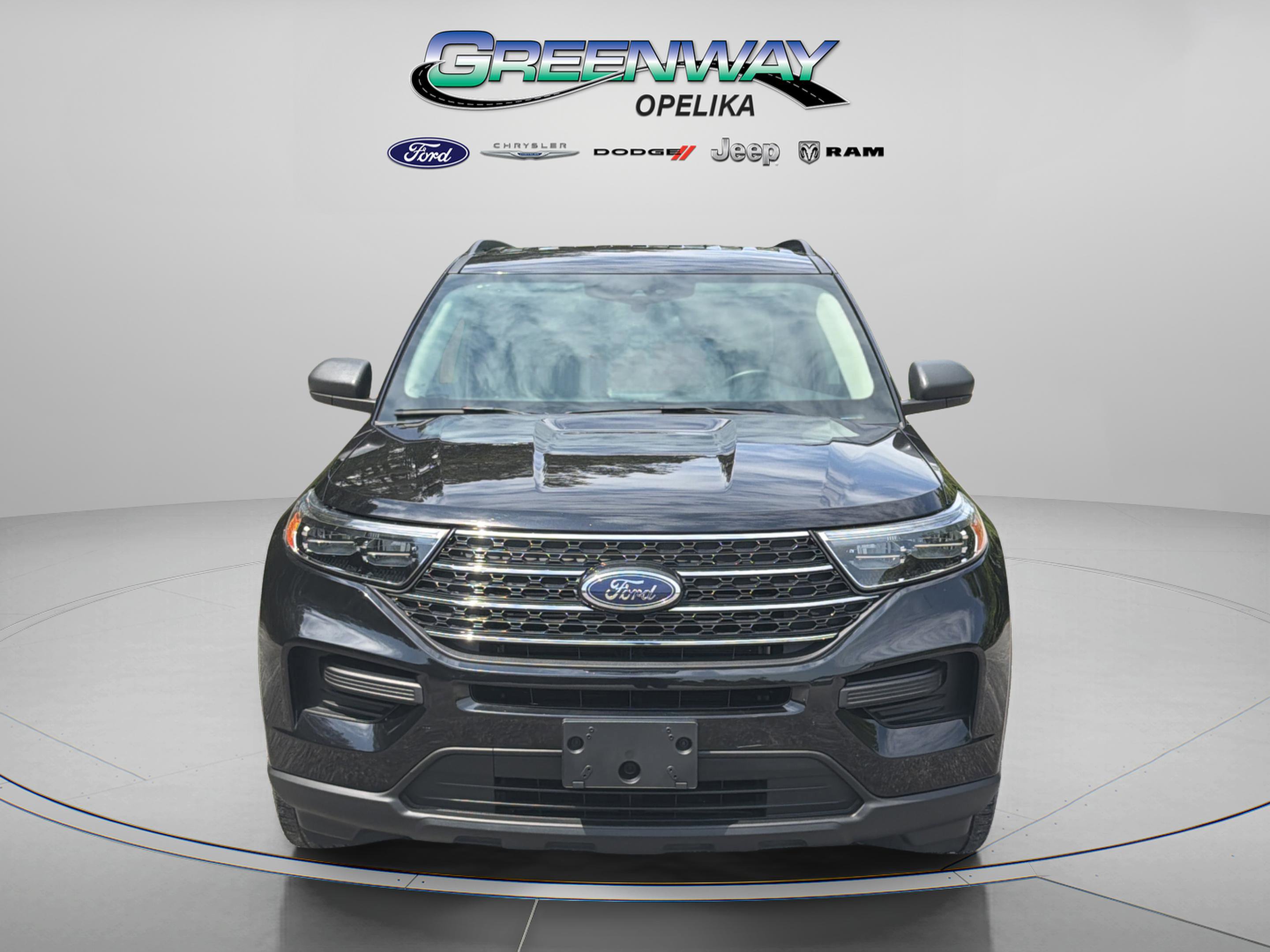 Used 2024 Ford Explorer XLT AWD/4WD image 2