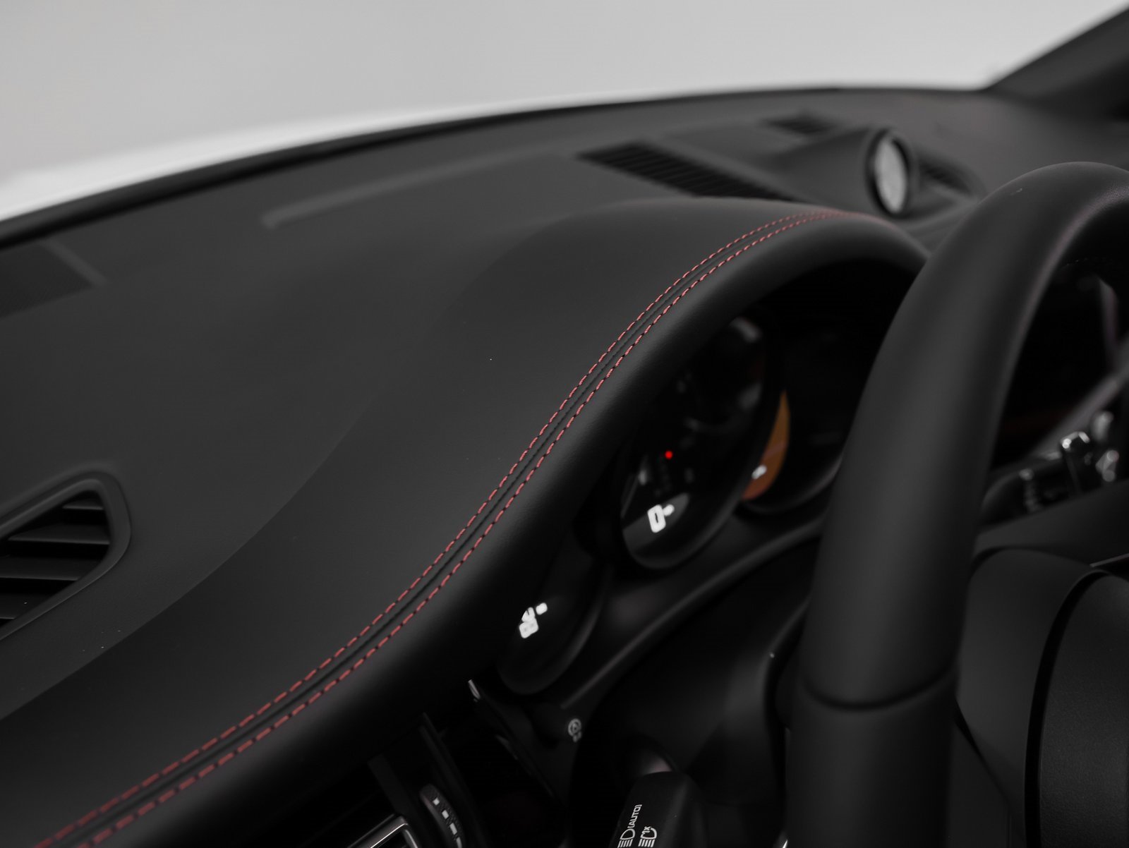 Used 2025 Porsche Macan image 30