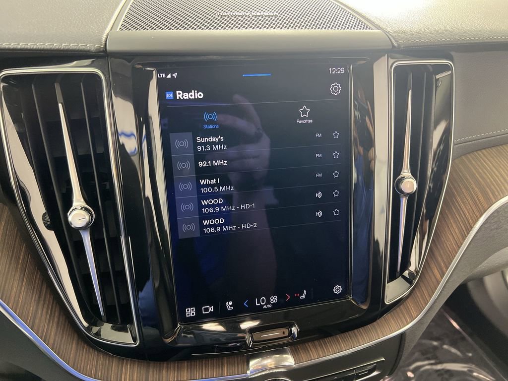 Used 2023 Volvo XC60 B6 Ultimate image 13