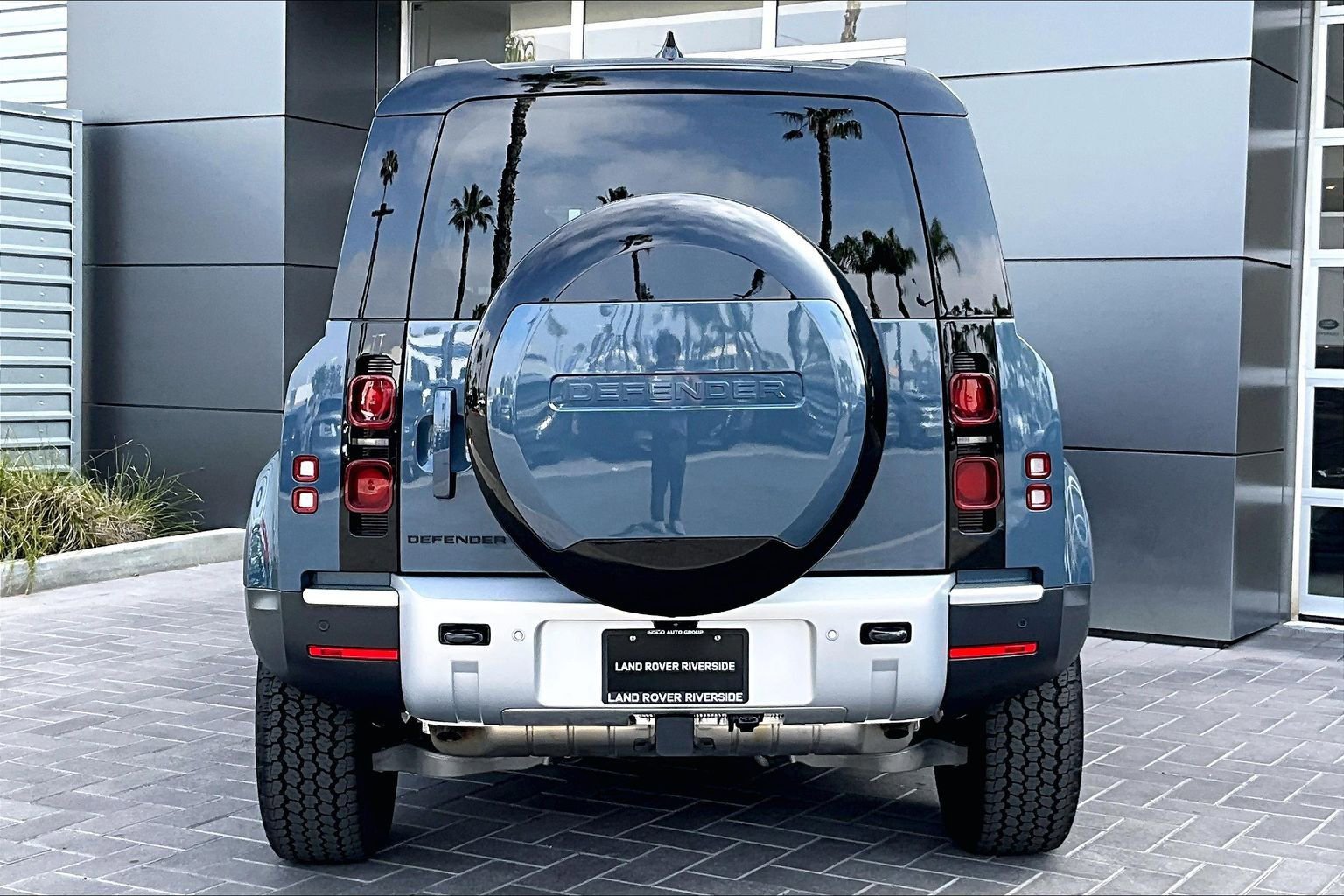 Certified 2025 Land Rover Defender 110 S AWD/4WD image 4