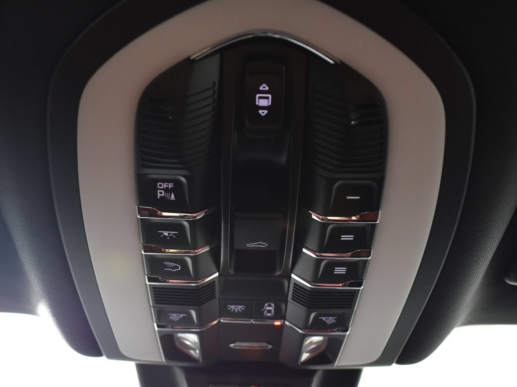 Used 2026 Porsche Macan AWD/4WD image 21