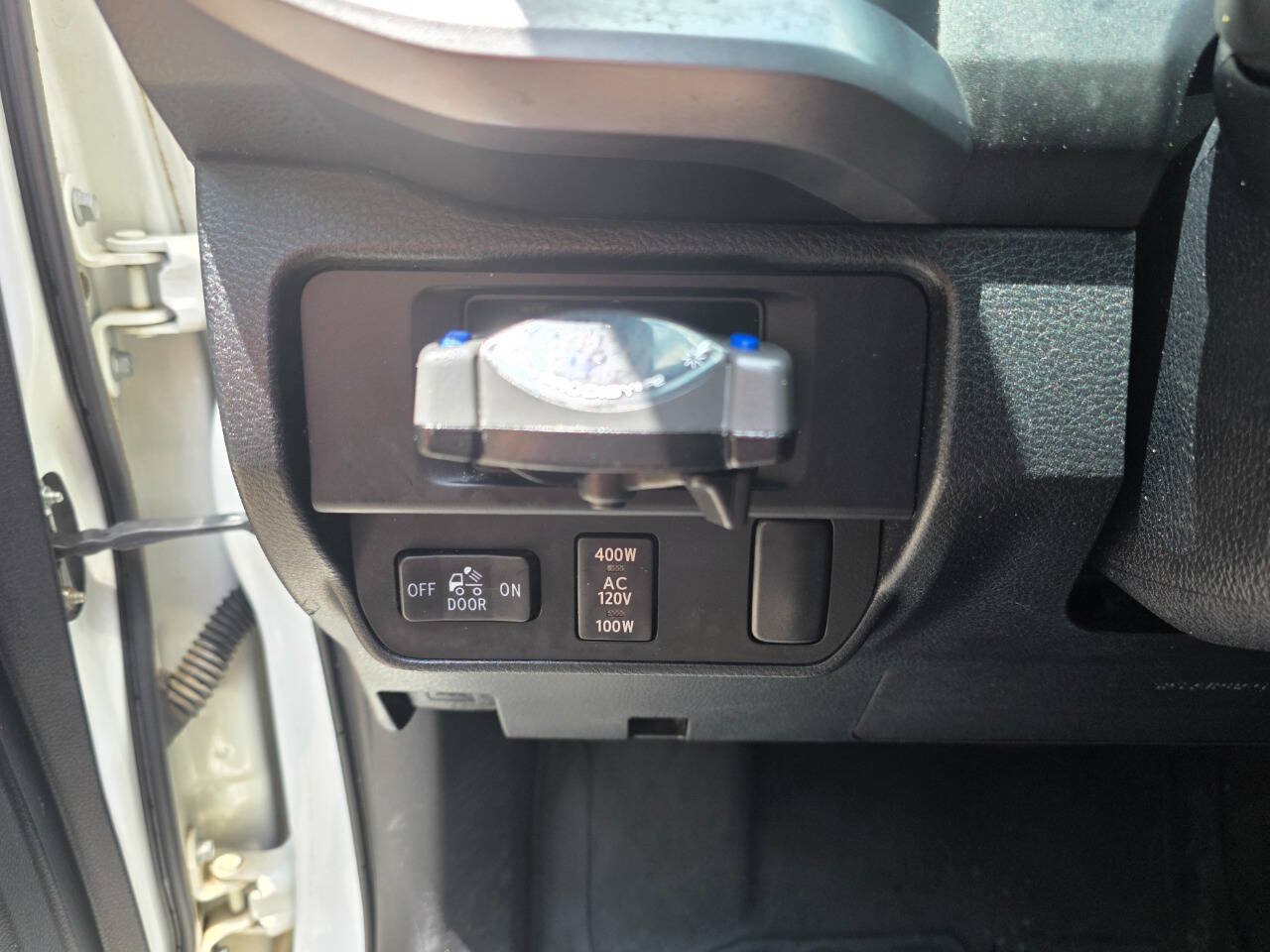 Used 2016 Toyota Tacoma Limited w/ Towing Package AWD/4WD image 17