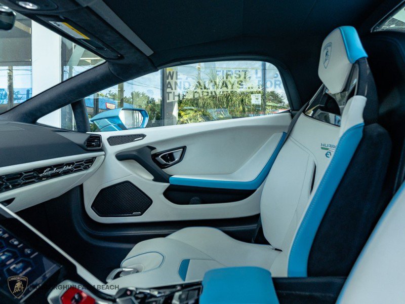 Used 2023 Lamborghini Huracan EVO RWD image 25