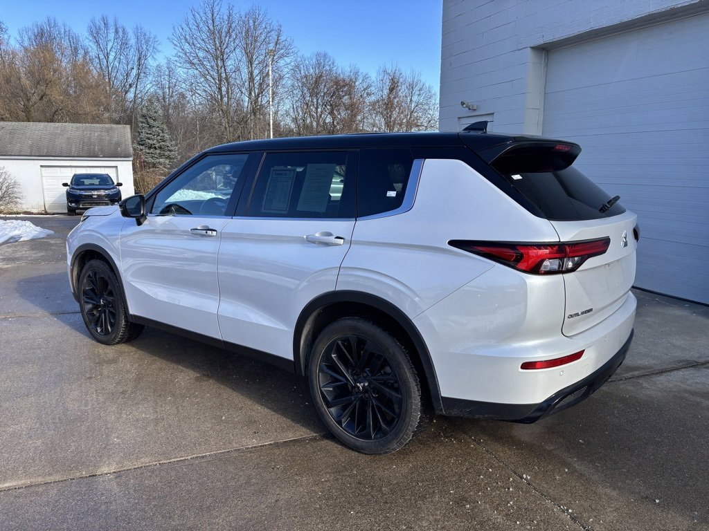 Used 2023 Mitsubishi Outlander SEL Black Edition image 7