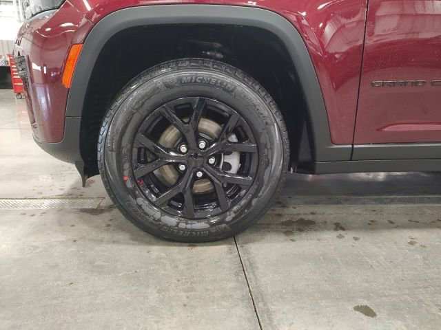 New 2026 Jeep Grand Cherokee Laredo image 8