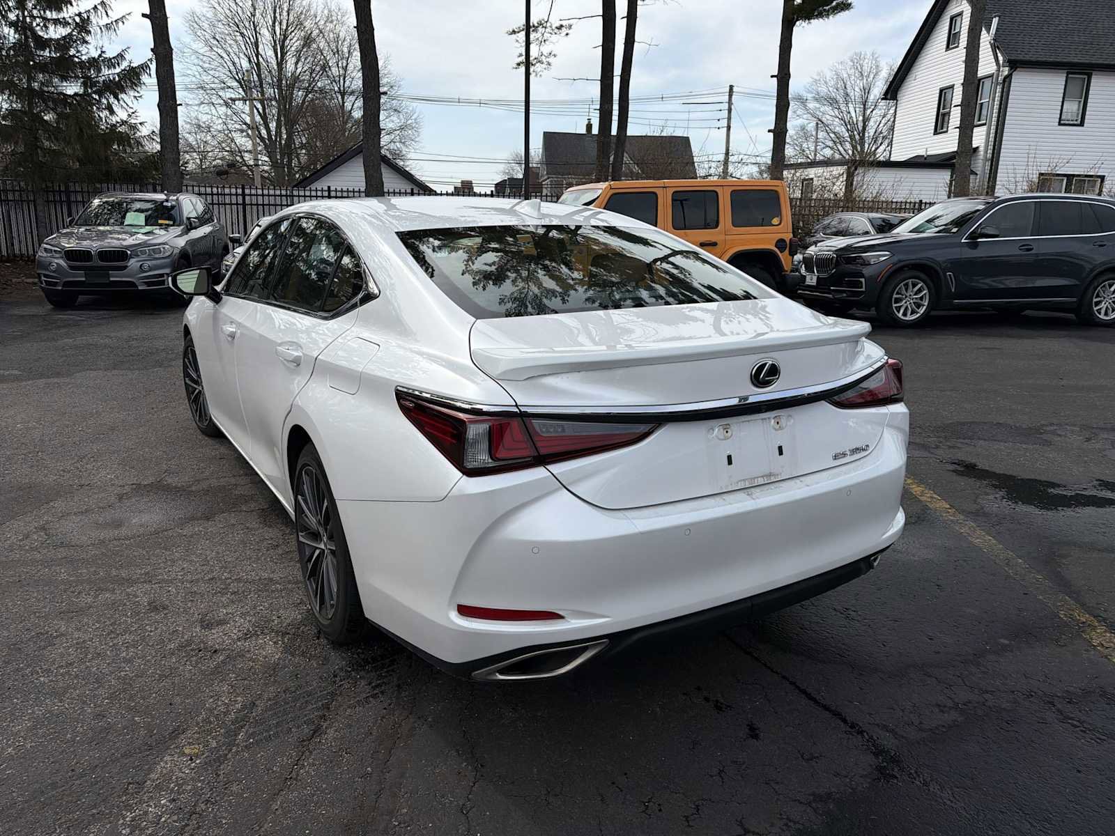 Used 2024 Lexus ES 350 w/ Premium Package image 4