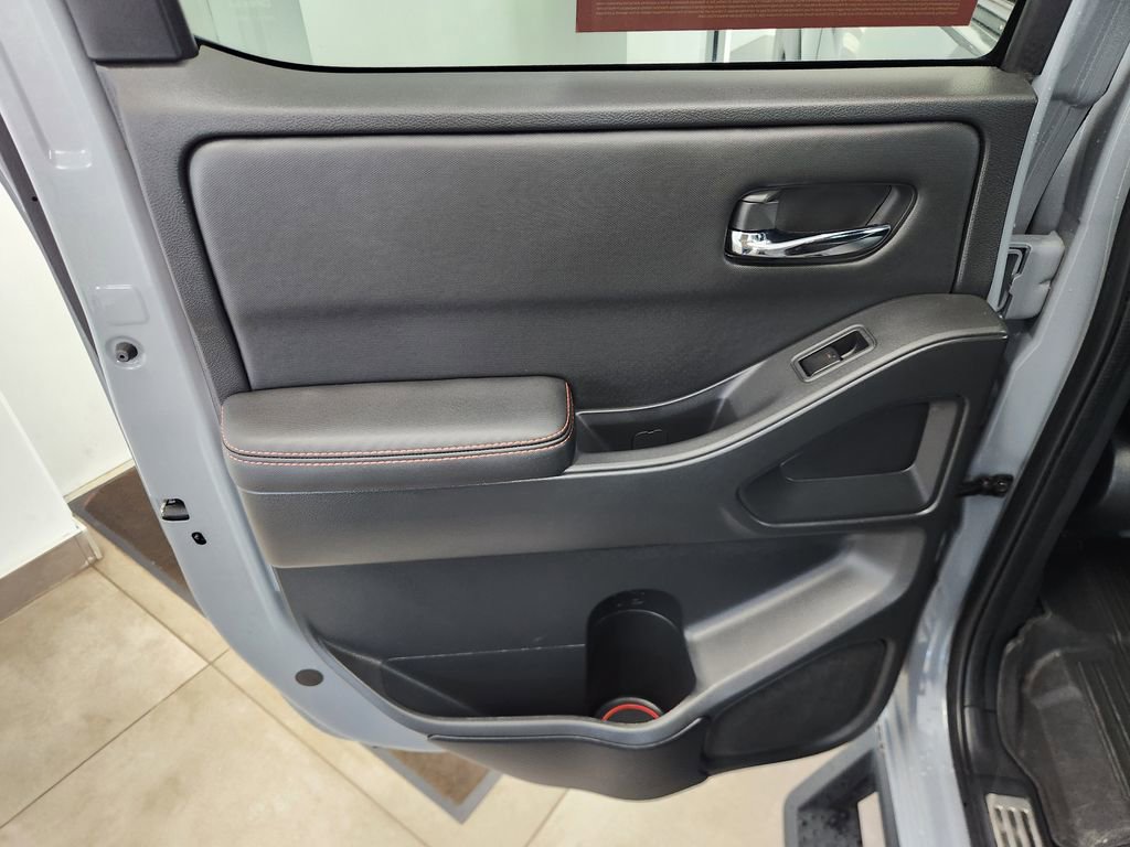 Used 2023 Nissan Frontier PRO-4X w/ Pro-4X Premium Package image 16