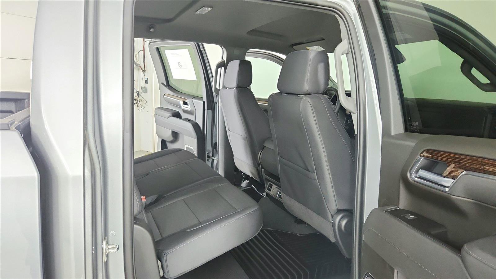 New 2026 GMC Sierra 1500 SLE image 20