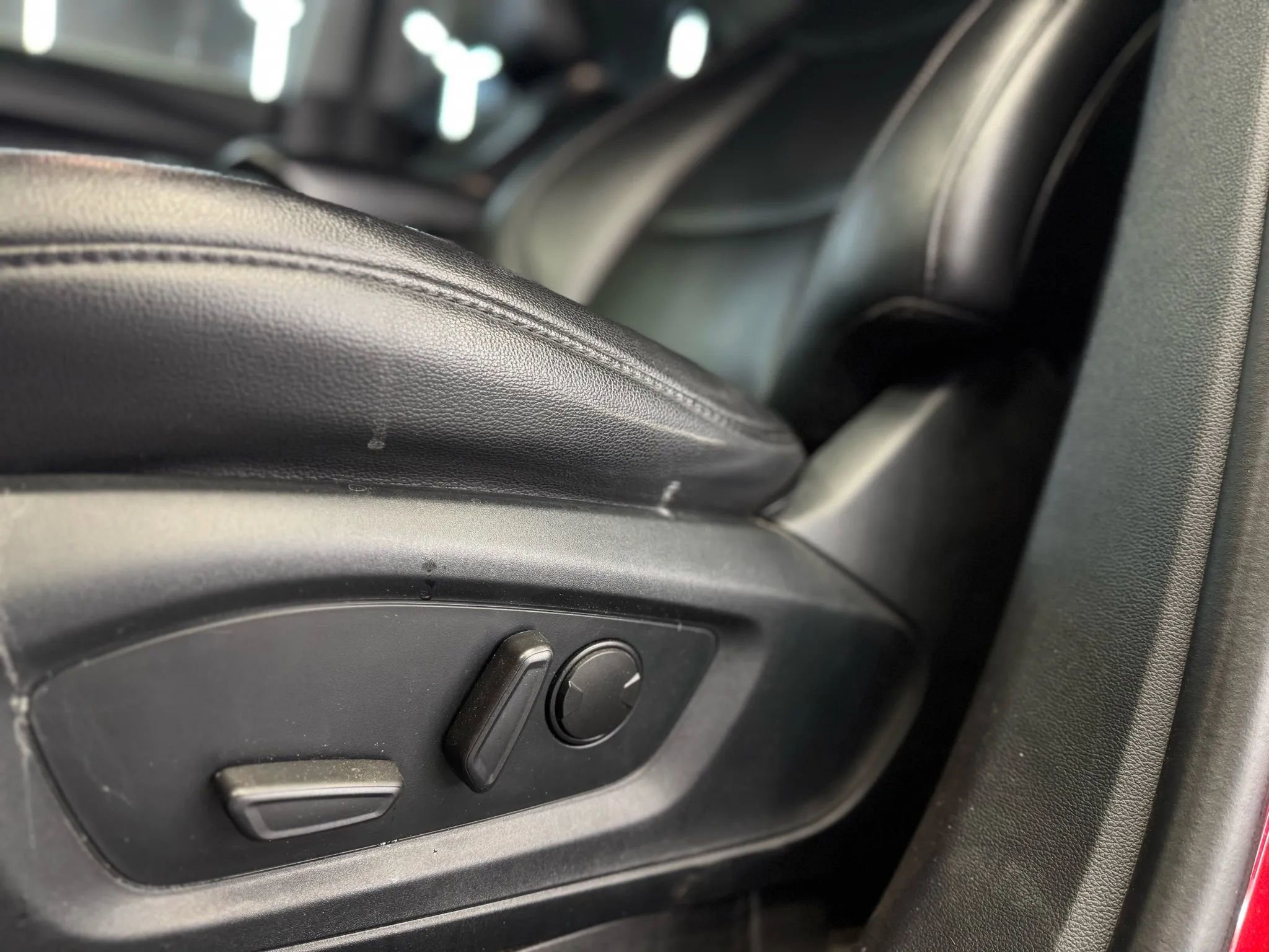 Used 2020 Ford Explorer XLT w/ Equipment Group 202A image 13