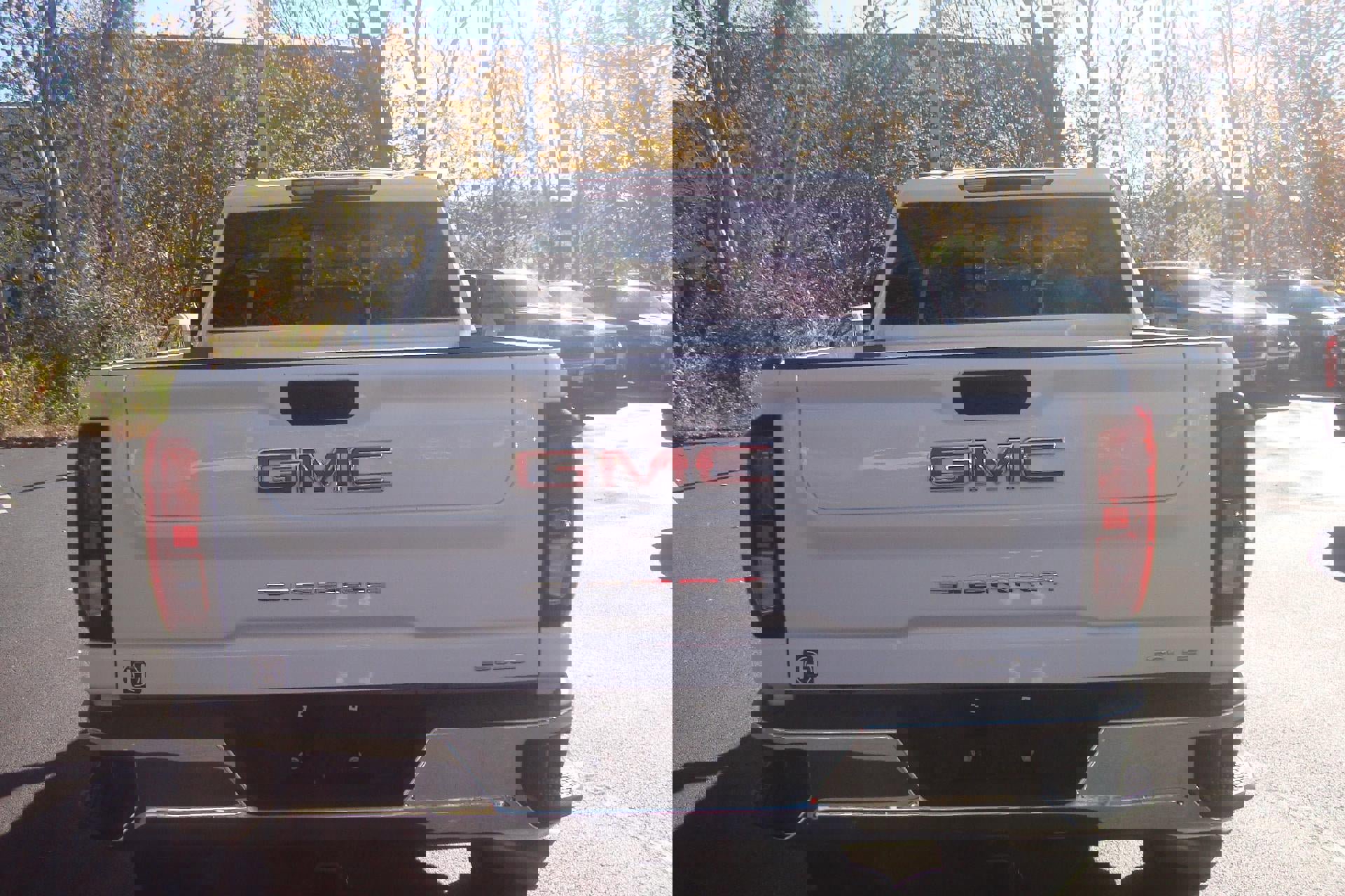 Used 2024 GMC Sierra 3500 SLE w/ Preferred Package image 5