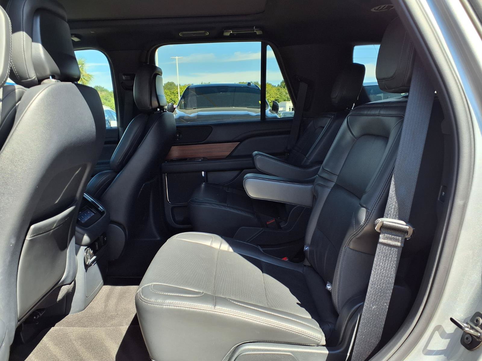 Used 2024 Lincoln Navigator Premiere AWD/4WD image 18