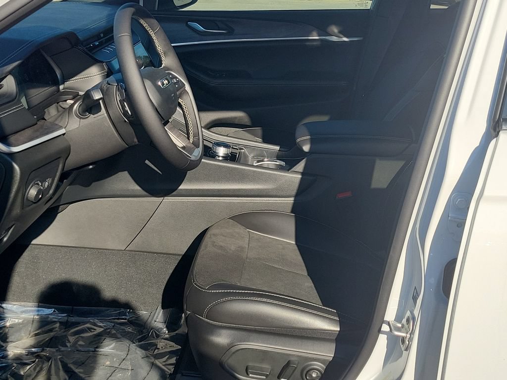 New 2026 Jeep Grand Cherokee Altitude AWD/4WD image 37
