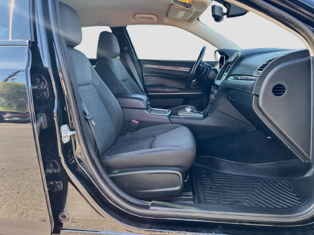 Used 2020 Chrysler 300 Touring w/ Sport Appearance Package RWD image 26