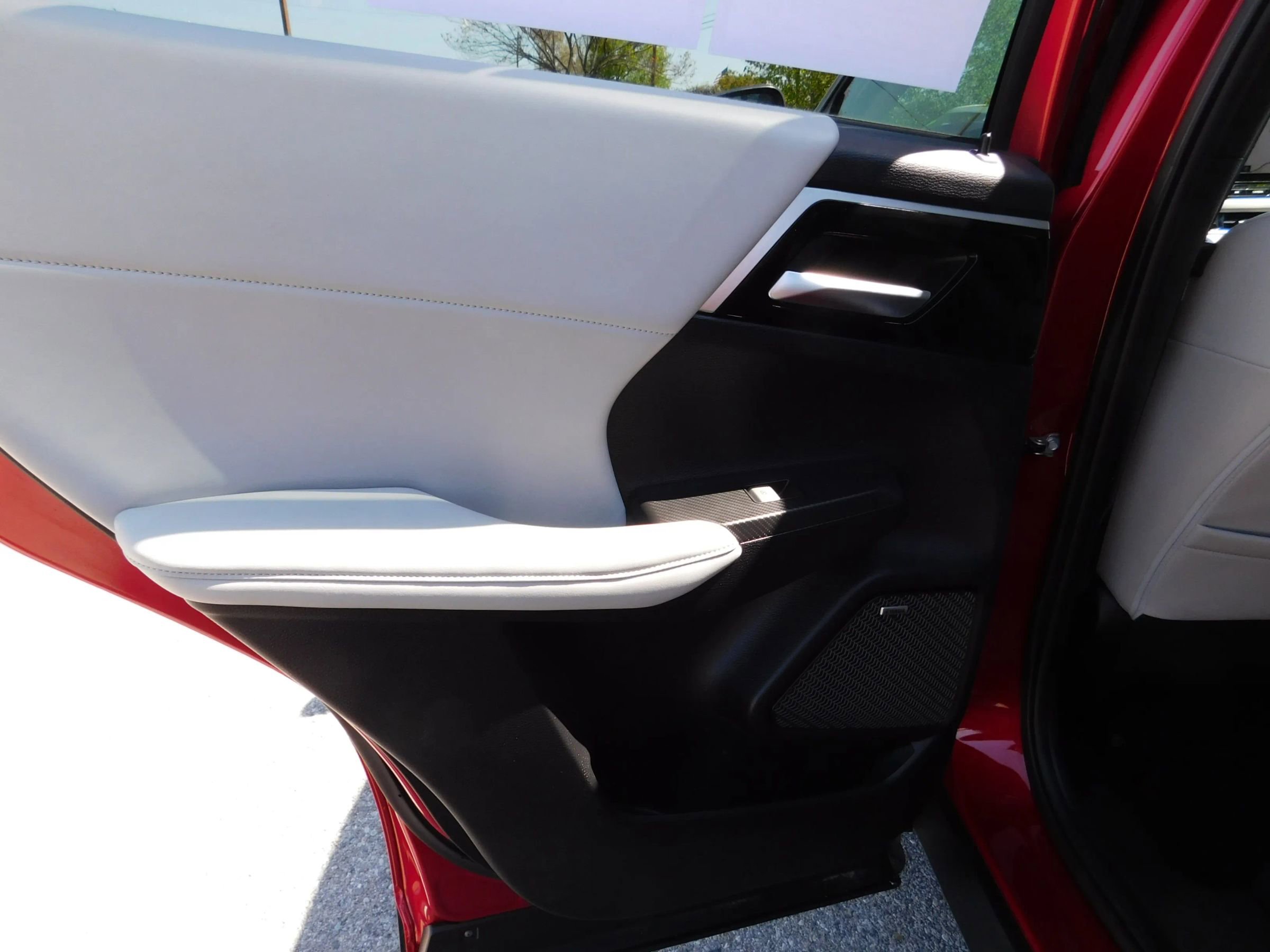 Used 2025 Mitsubishi Outlander SE image 12