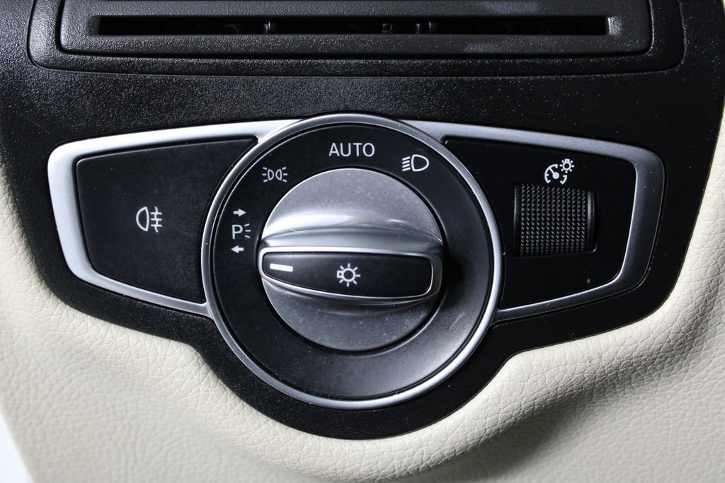 Used 2022 Mercedes-Benz GLC 300 GLC 300 image 24