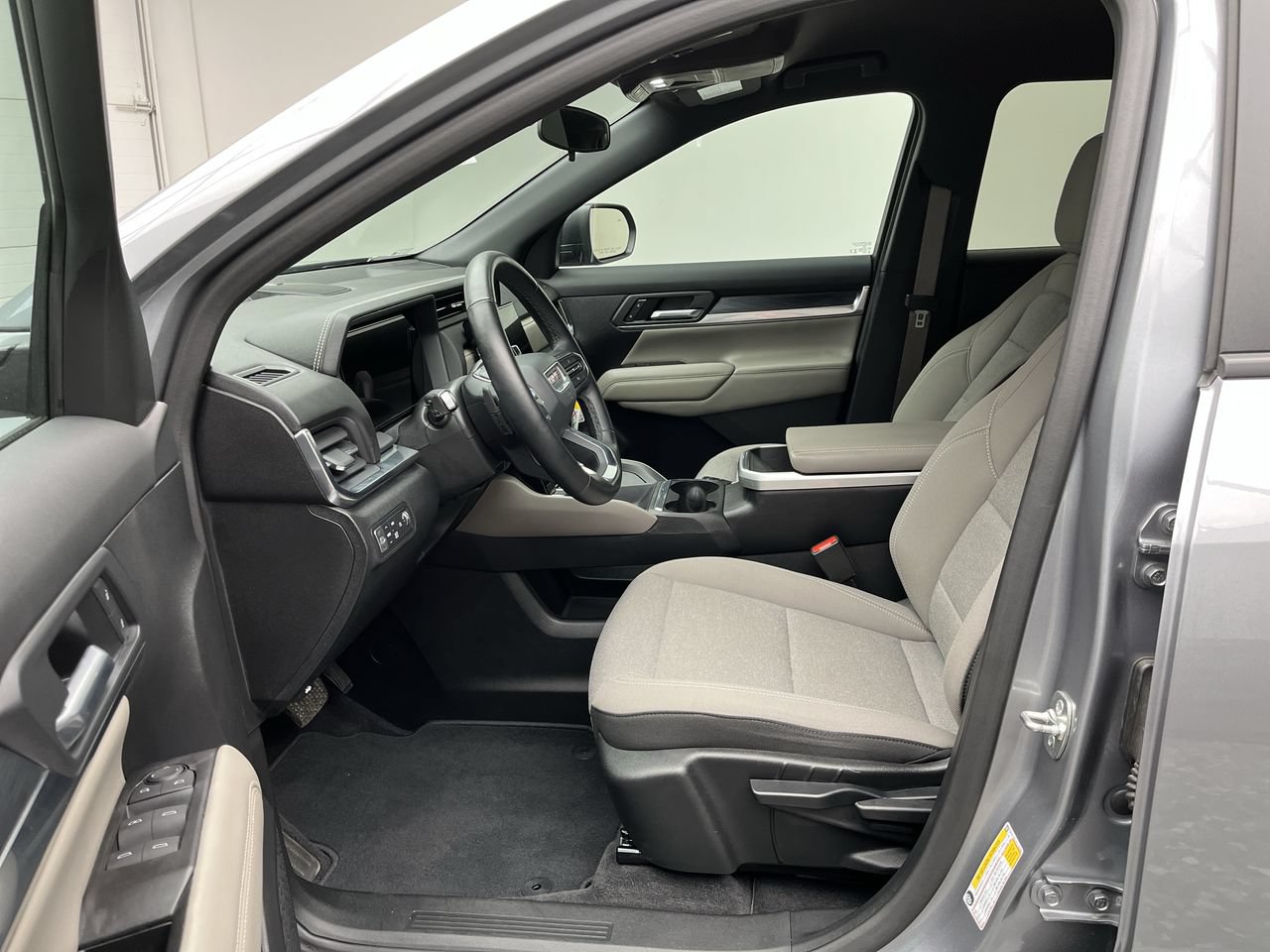 Certified 2025 GMC Terrain Elevation AWD/4WD image 3
