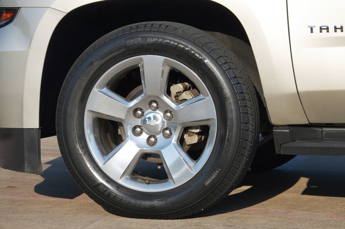 Used 2017 Chevrolet Tahoe LT w/ Luxury Package RWD image 26