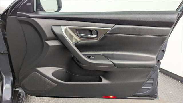 Used 2013 Nissan Altima 2.5 SL w/ Technology Pkg FWD image 21
