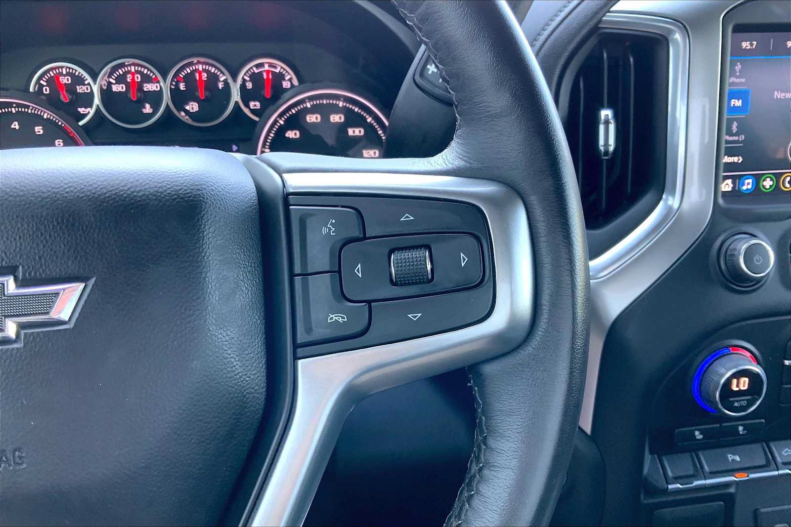 Used 2022 Chevrolet Silverado 1500 LT Trail Boss w/ Safety Package AWD/4WD image 25