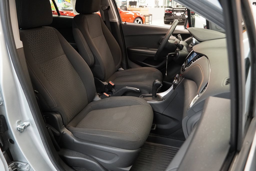 Used 2021 Chevrolet Trax LS image 30